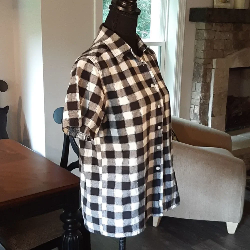 Mississippi River Blues sz M Boys Black and White Button Down